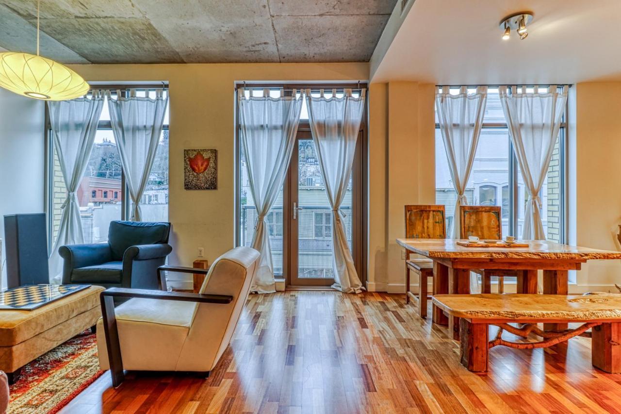Oak Street Lofts Hotel ฮูดริเวอร์ ภายนอก รูปภาพ